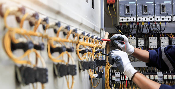 Professional Electrician technician working in Leo-Cedarville, IN